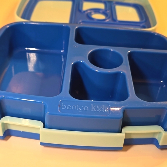 Set of 2 Bentgo Kids Lunch Boxes and Bentgo Cooler Bag - Picture 8 of 16